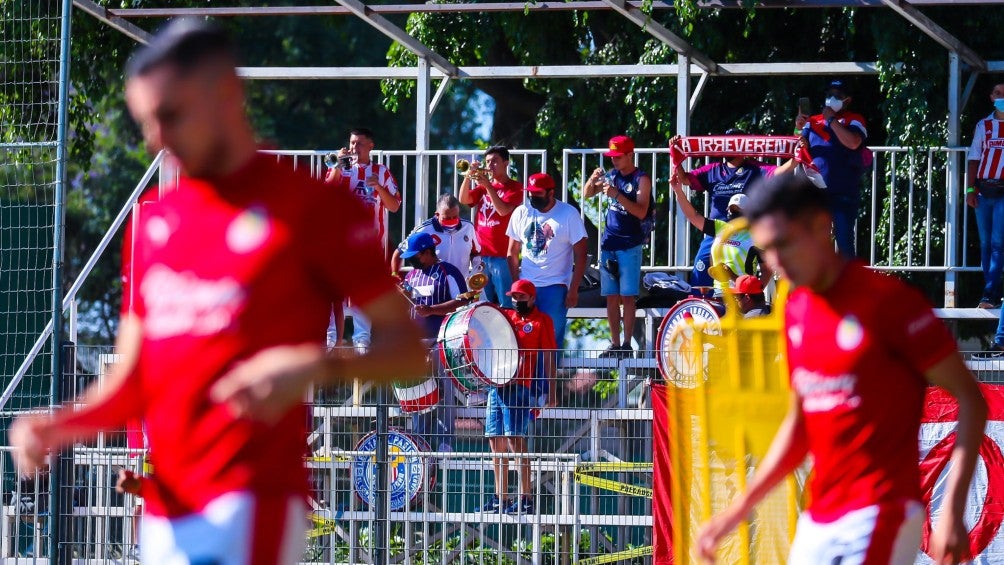 Chivas: Porra acudió a apoyar en entrenamiento, previo a juego ante Tigres