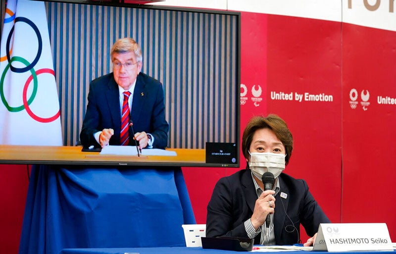 Seiko Hashimoto, en teleconferencia con Thomas Bach