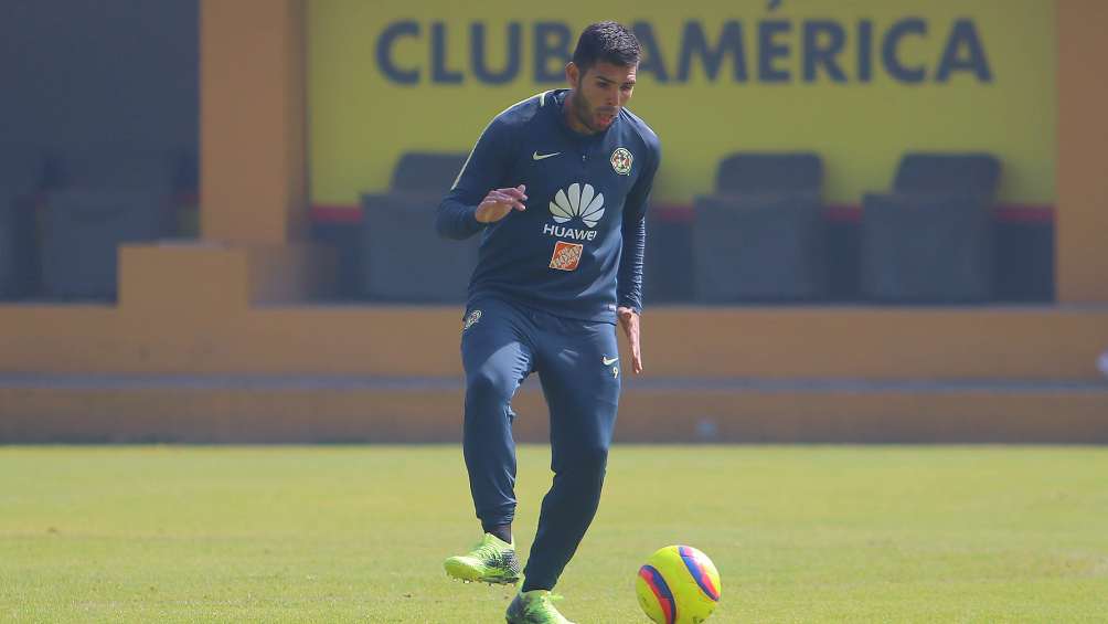 Silvio Romero en entrenamiento