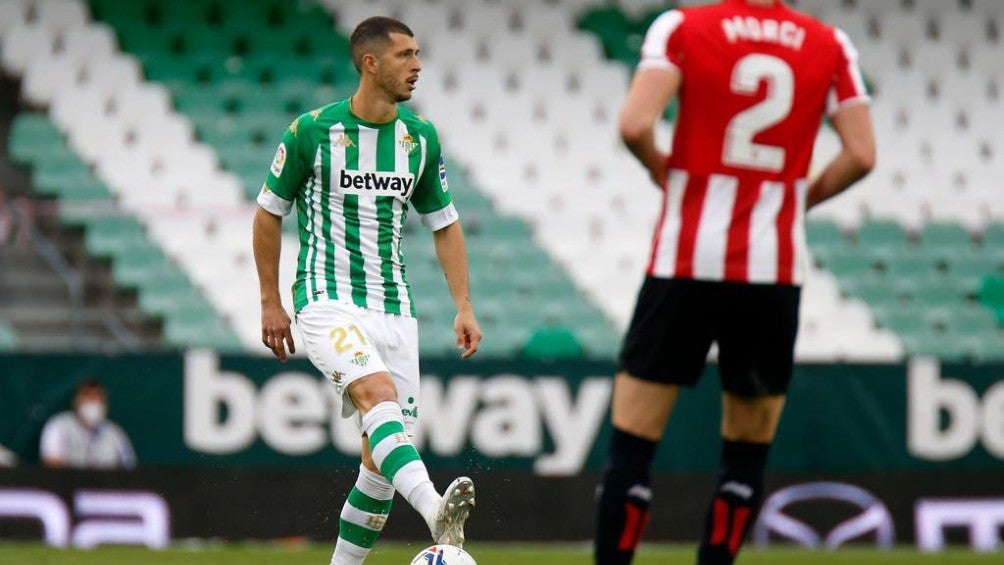 Guido Rodríguez durante un partido con el Betis