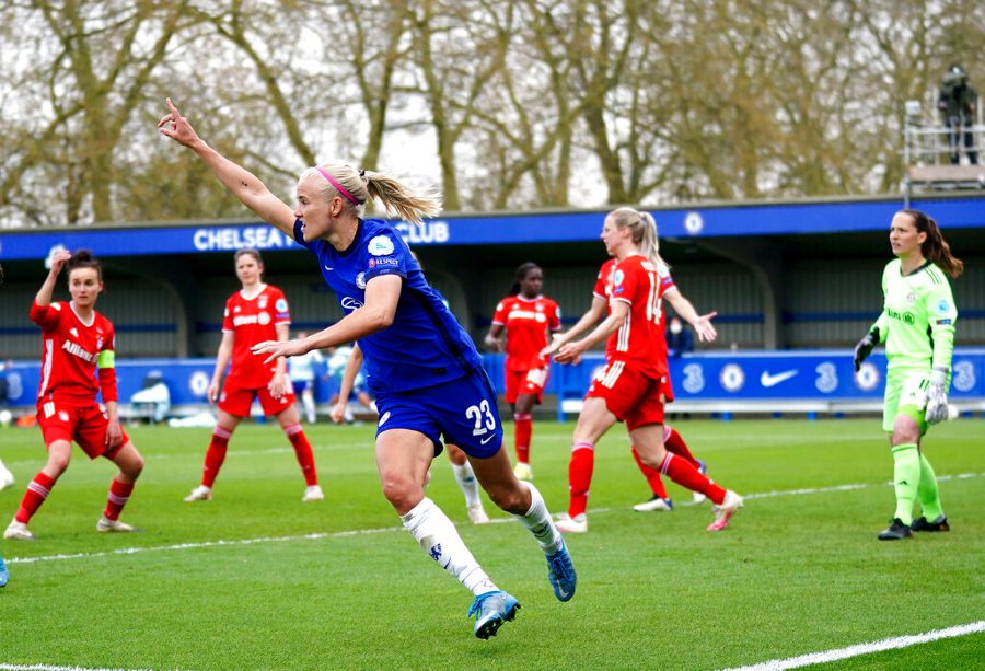 Pernille Harder celebrando un gol vs Bayern Munich 