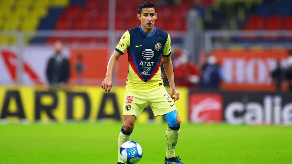 Luis Fuentes en un partido con América 