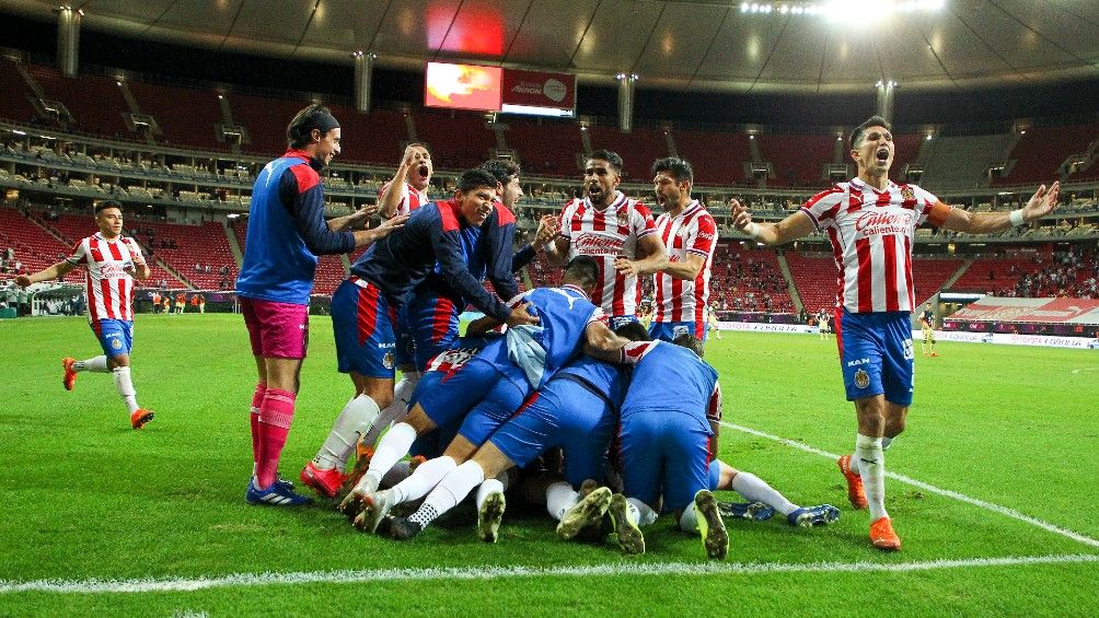 Jesús Molina celebra con Chivas