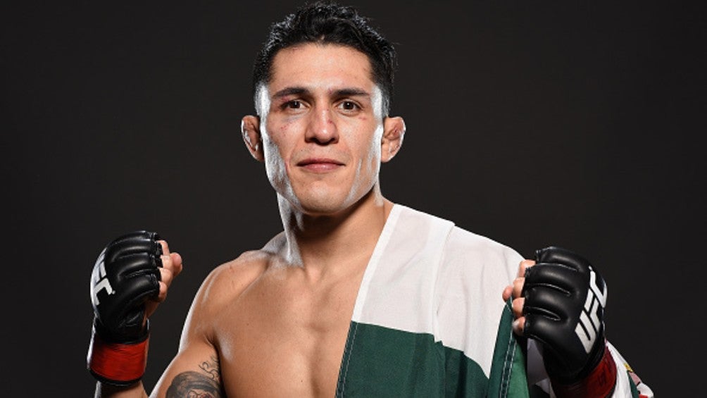 Erik 'Goyito' Pérez posa para la UFC