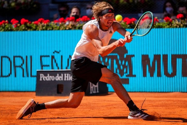 Alexander Zverev en acción frente a Rafael Nadal