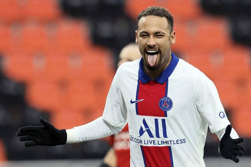 Neymar festeja un gol con el PSG