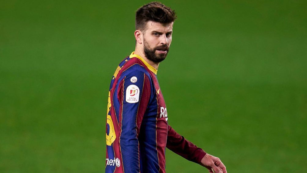 Gerard Piqué en acción con el Barça