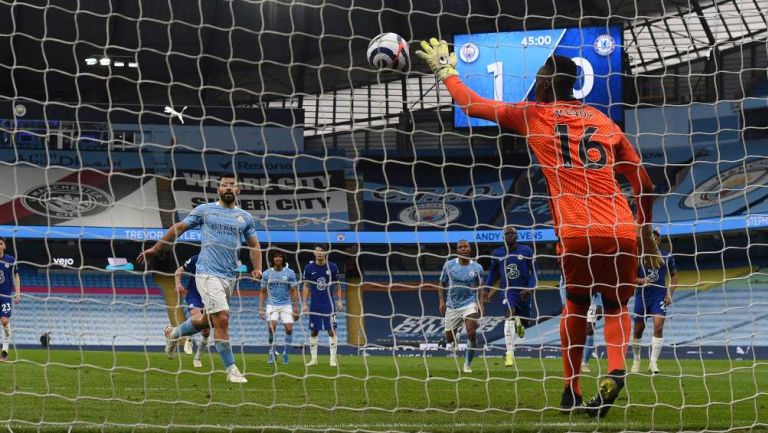 Kun Agüero en partido con el City