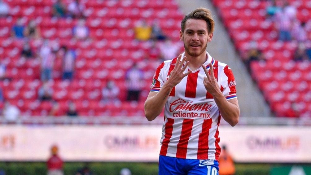 Angulo en un partido con Chivas 