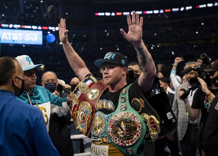 Canelo Álvarez tras vencer a Saunders