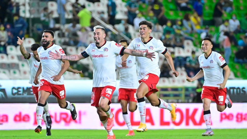 Jugadores del Toluca festejan boleto a Liguilla