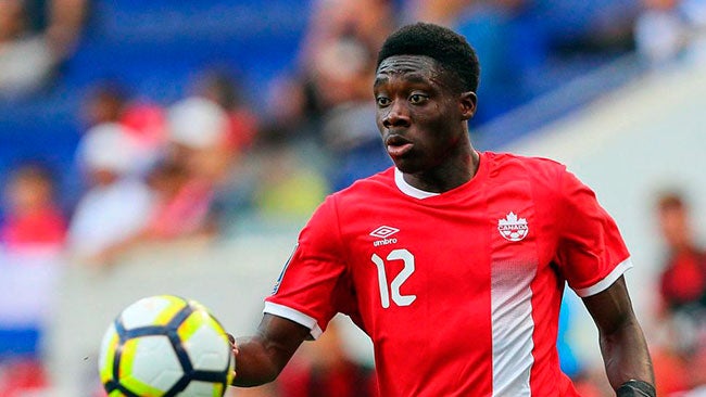 Alphonso Davies, durante un juego con Canadá