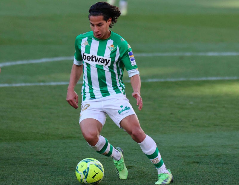 El mexicano en un partido del Betis