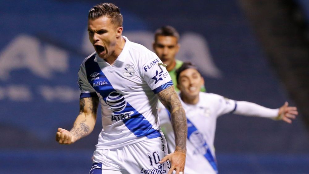 Christian Tabó en acción con Puebla