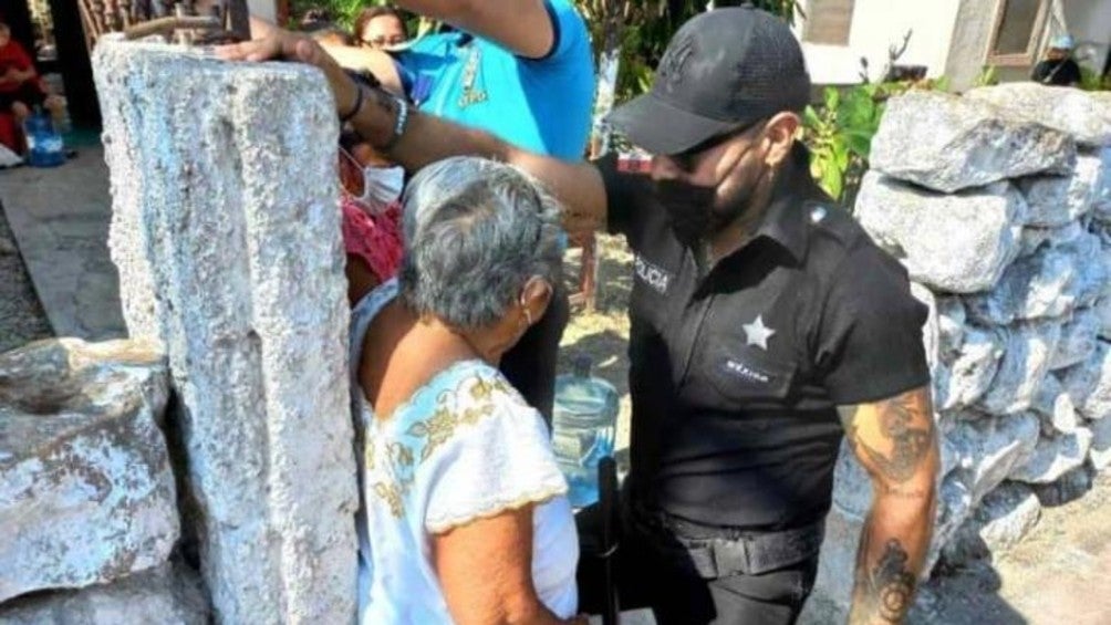 Bailarines festejan por el Día de las Madres