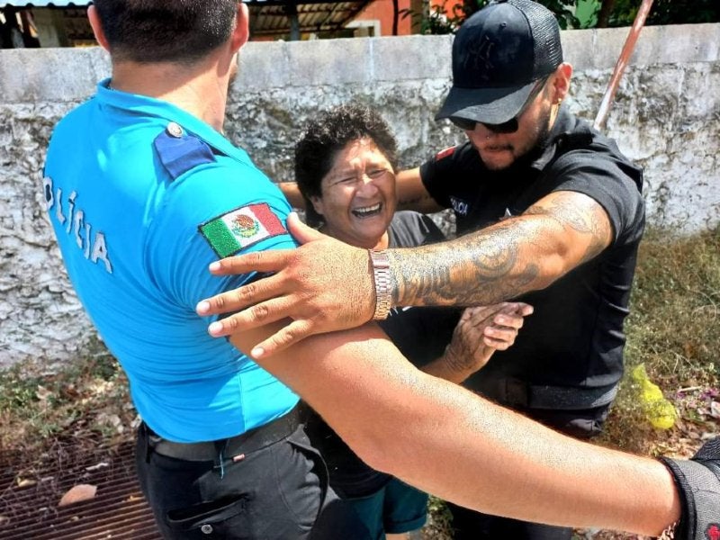 Bailarines festejan por el Día de las Madres