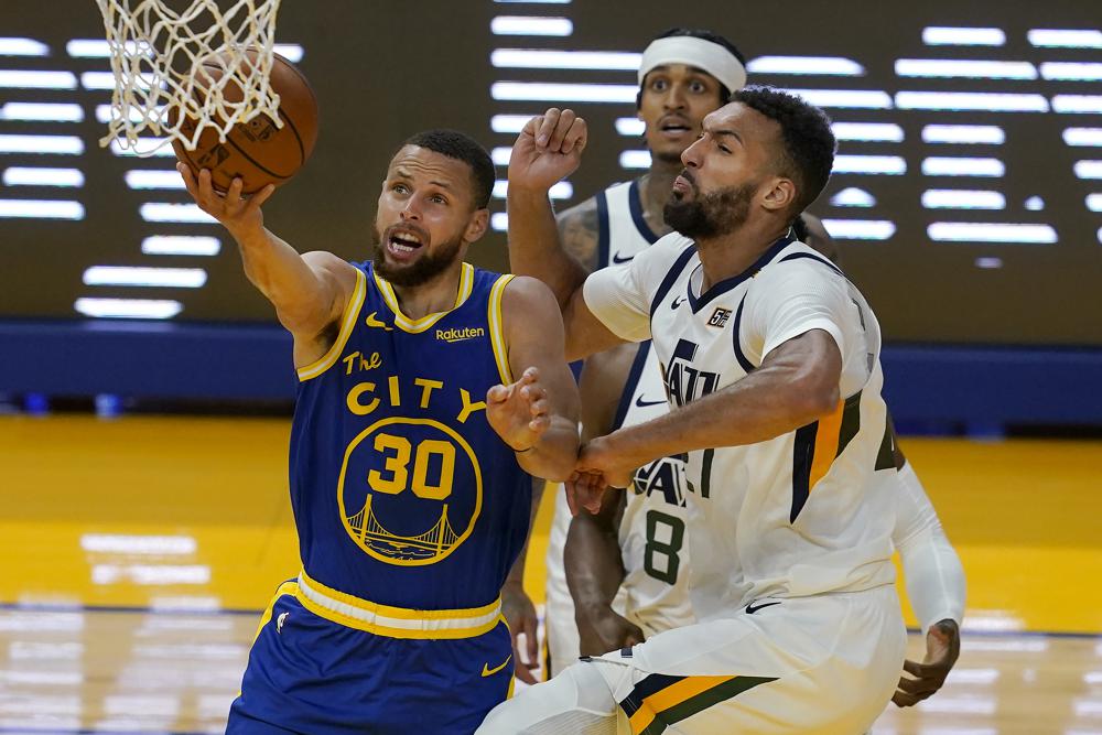 Stephen Curry, en acción ante el Jazz