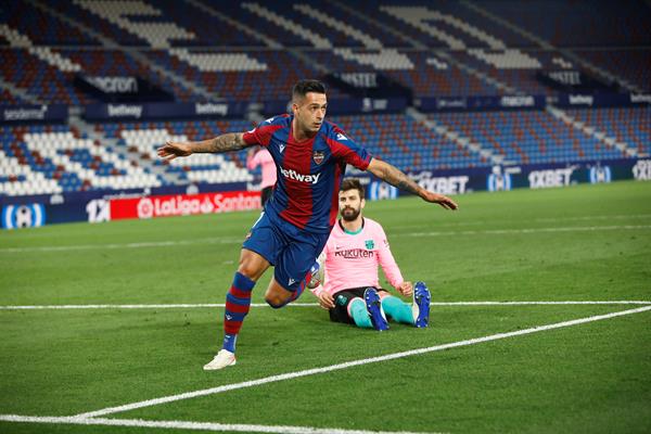 Sergio León en festejo ante Barcelona