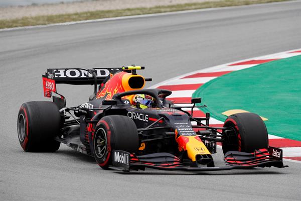 Checo Pérez en una carrera de F1