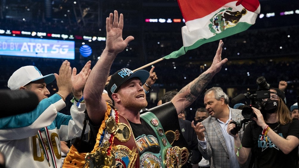 Saúl 'Canelo' Álvarez celebra victoria