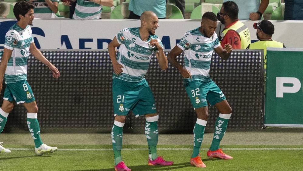 Doria y Preciado en festejo ante Rayados