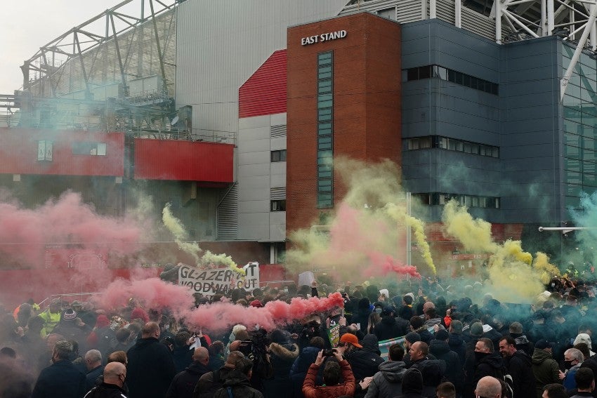 Manifestantes a las afueras de Old Trafford