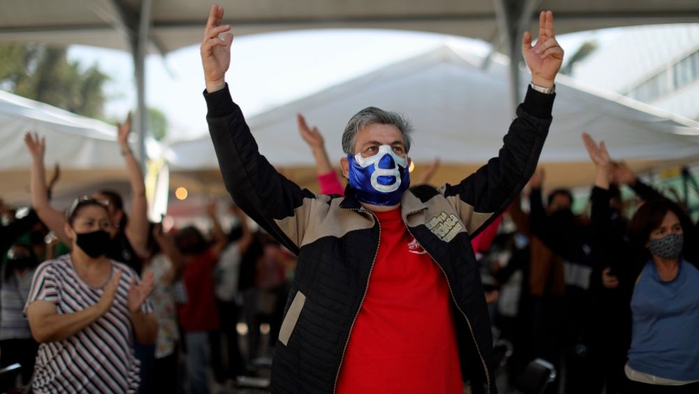 Habitantes de la CDMX tras recibir la vacuna contra el coronavirus