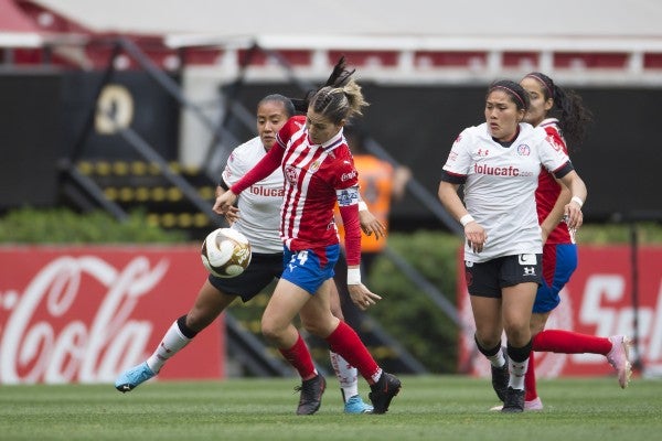 Alicia Cervantes, delantera de Chivas, en juego