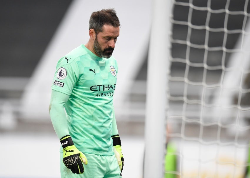 Scott Carson en el duelo entre Manchester City y Newcastle