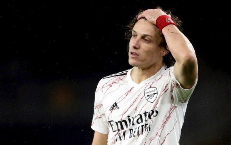 David Luiz durante un partido con Arsenal