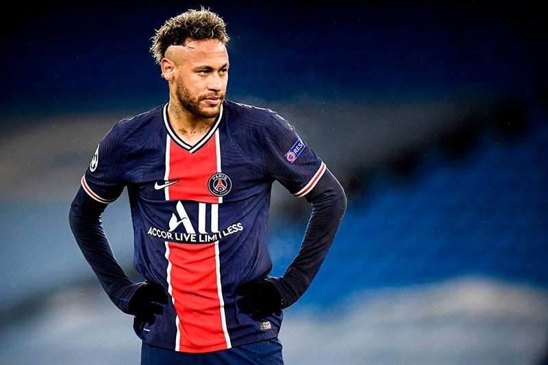 Neymar durante un duelo con el PSG 