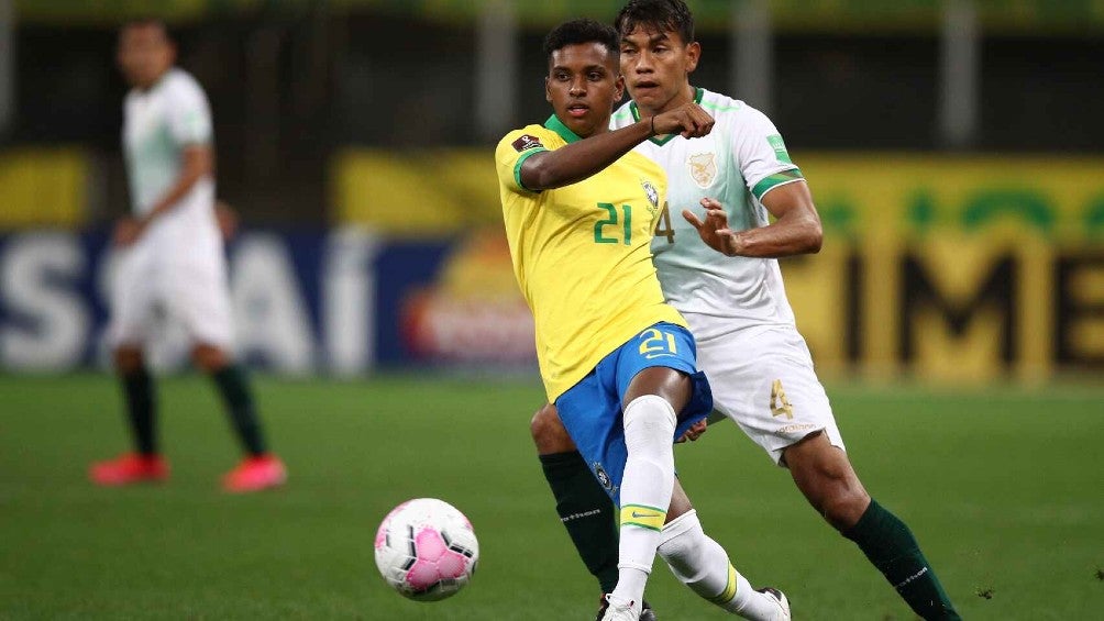 Rodrygo Goes durante un partido con Brasil