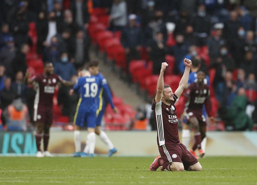 Jamie Vardy celebrando el título de FA Cup