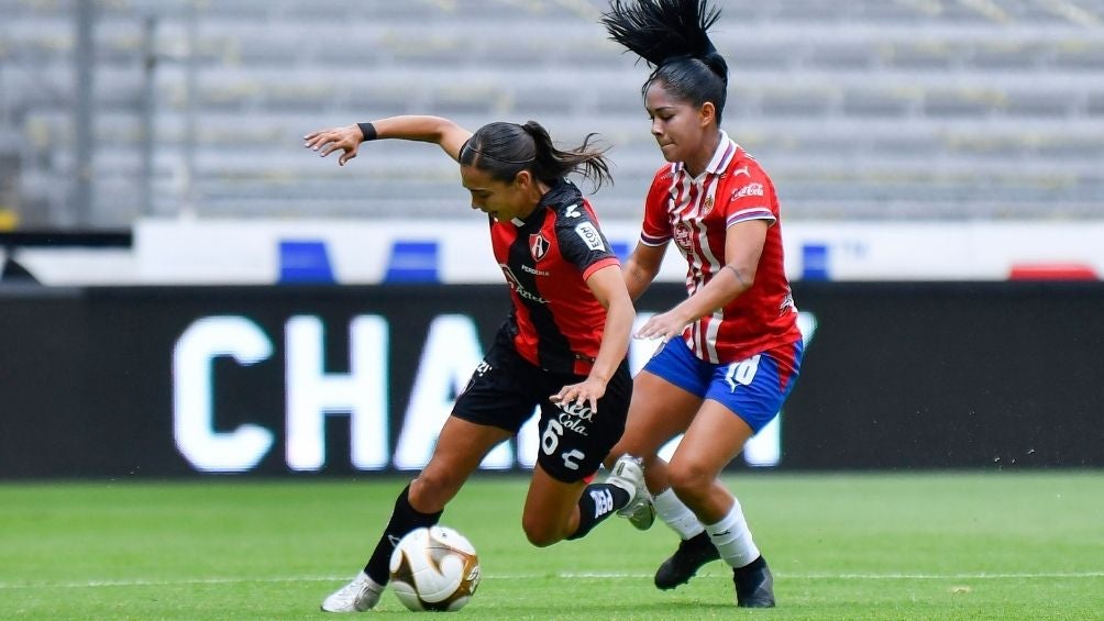 Bejarano durante el partido vs Atlas 