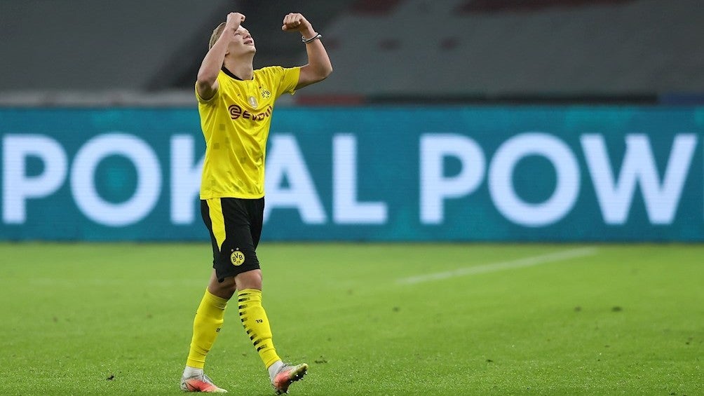 Erling Haaland durante un partido con Borussia Dortmund