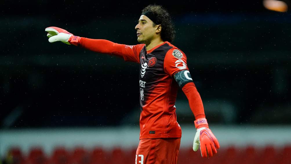 Memo Ochoa en partido