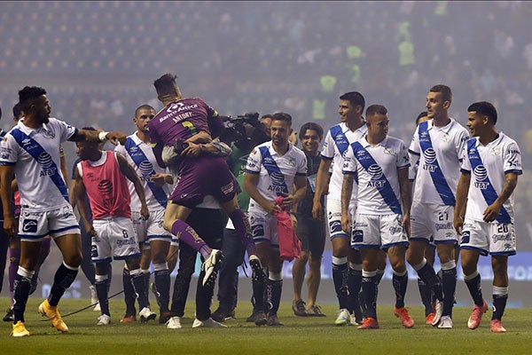 Jugadores de Puebla tras la victoria