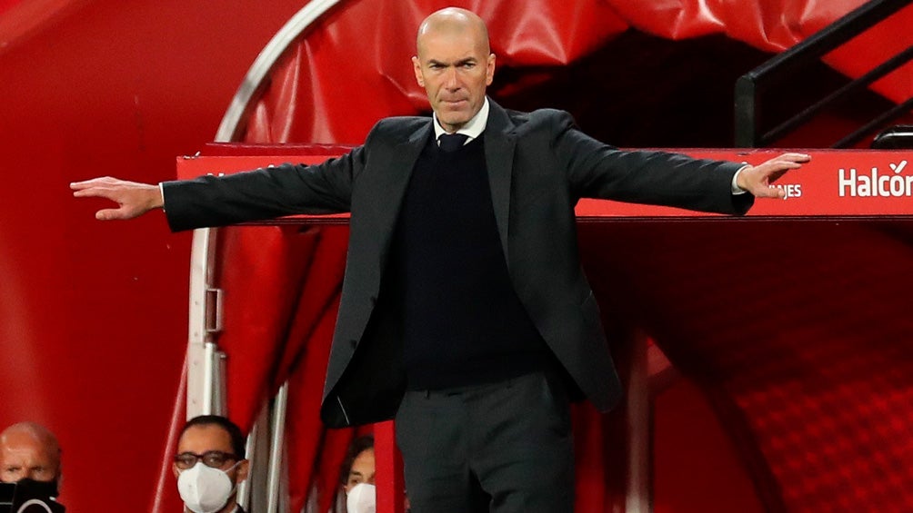 Zidane durante un duelo del Real Madrid en LaLiga