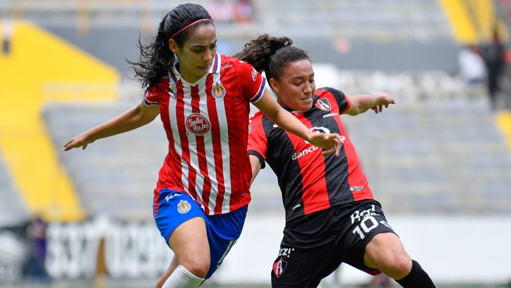 Carolina Jamarillo y Joana Robles en el Clásico Tapatío