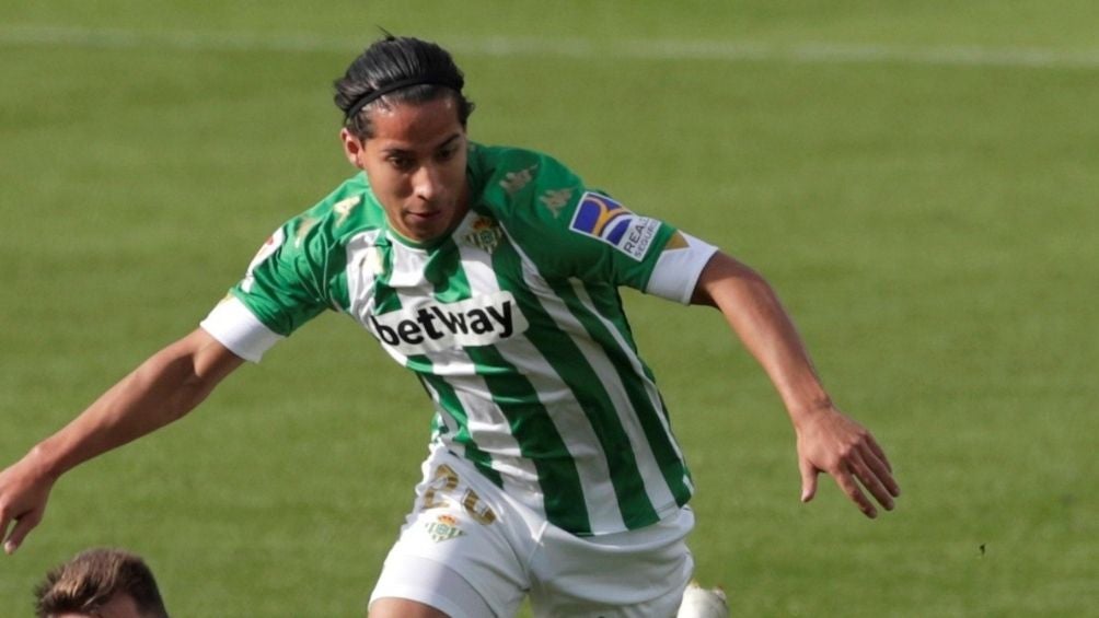 Lainez en un partido con el Betis 