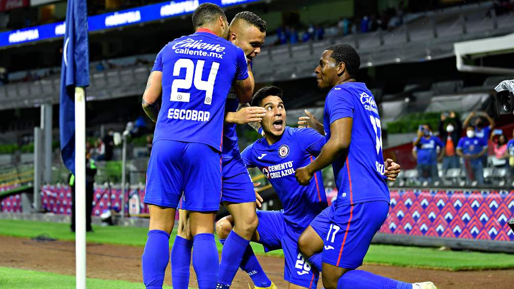 Cruz Azul en festejo de gol