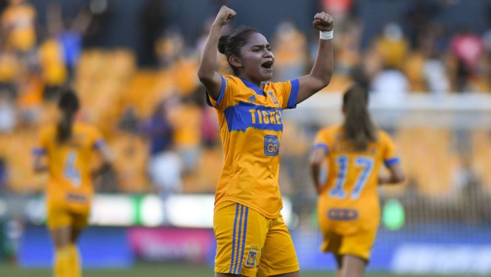 Belén Cruz en festejo con Tigres