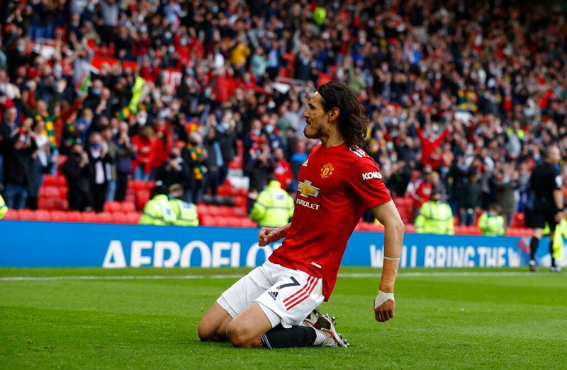 Edinson Cavani celebra su gol