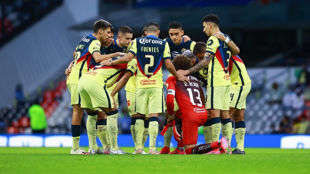 Futbolistas del América se reúnen antes de un partido