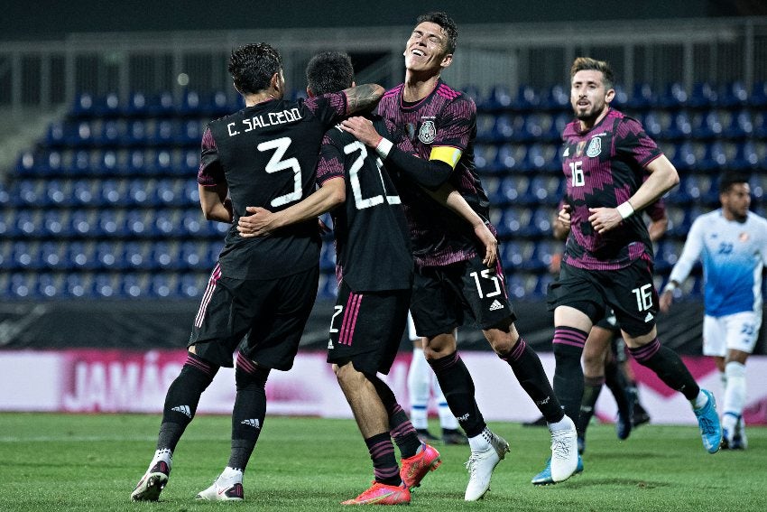 Jugadores de la Selección Mexicana en un duelo amistoso ante Costa Rica