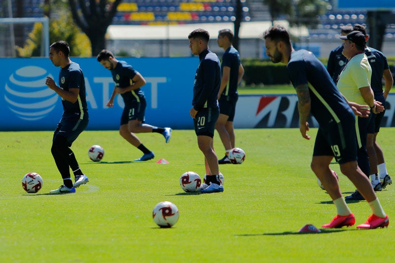 Los futbolistas entrenando en Coapa