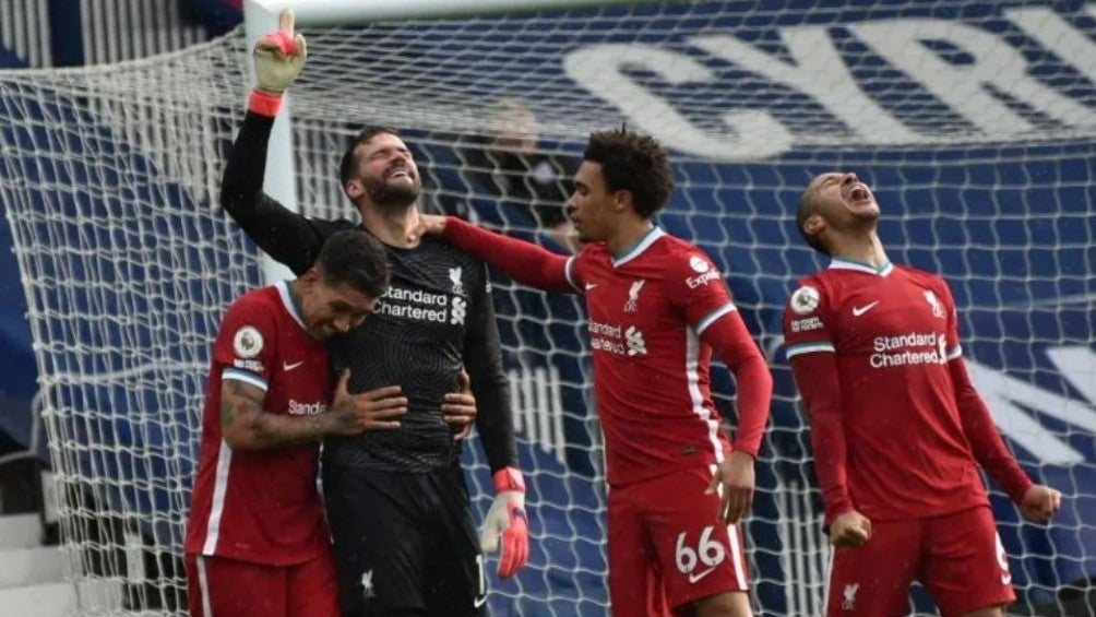 Premier League: Liverpool presentó nuevo uniforme inspirado en los años 60