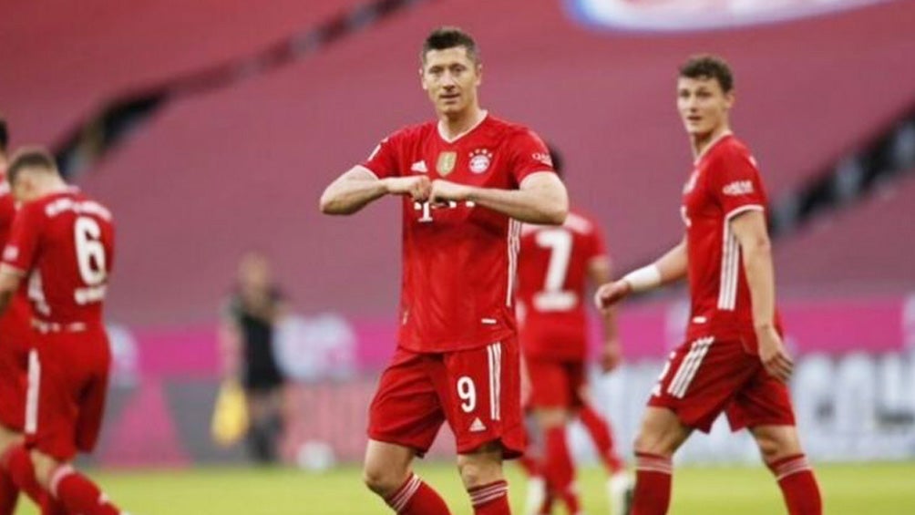 Robert Lewandowski celebra gol con el Bayern Munich 