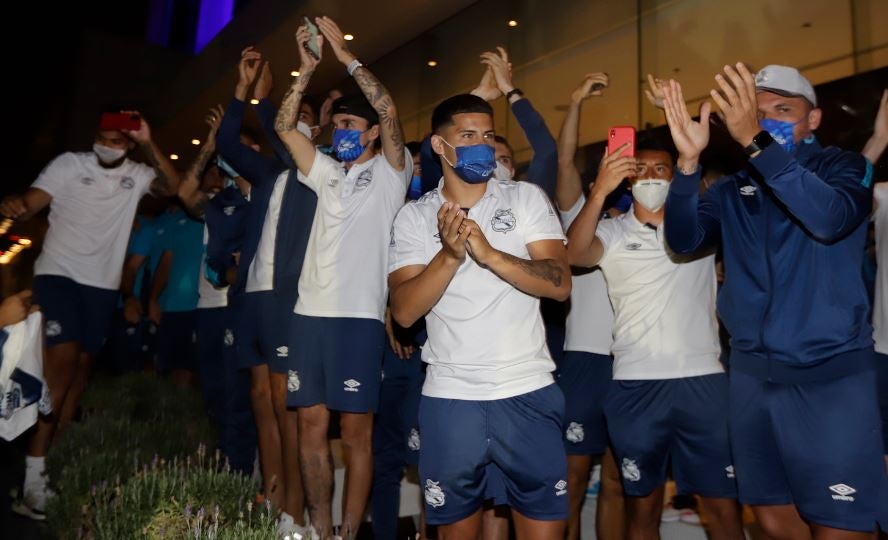 Jugadores de La Franja agradecen la serenata