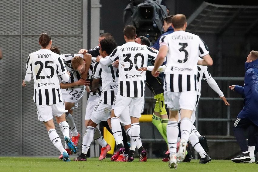 Jugadores de la Juventus festejando un gol a favor